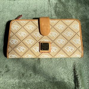 Dooney and Bourke Logo Wallet